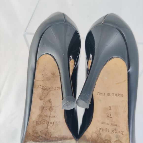 Kate spade Black Patent Leather Heels Sz 8.5 Round Toe Pink Insole +/- 3.5" High - Picture 10 of 15